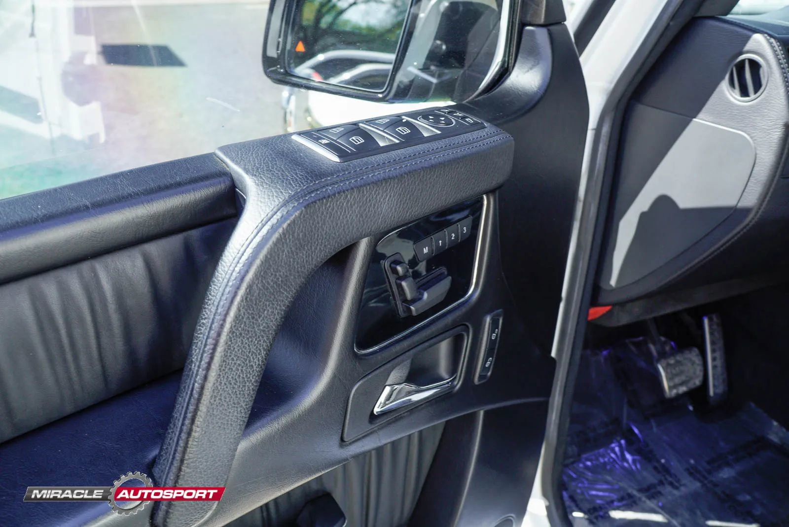 Used 2018 Mercedes-Benz G 63 AMG 4MATIC w/ Night Package image 16