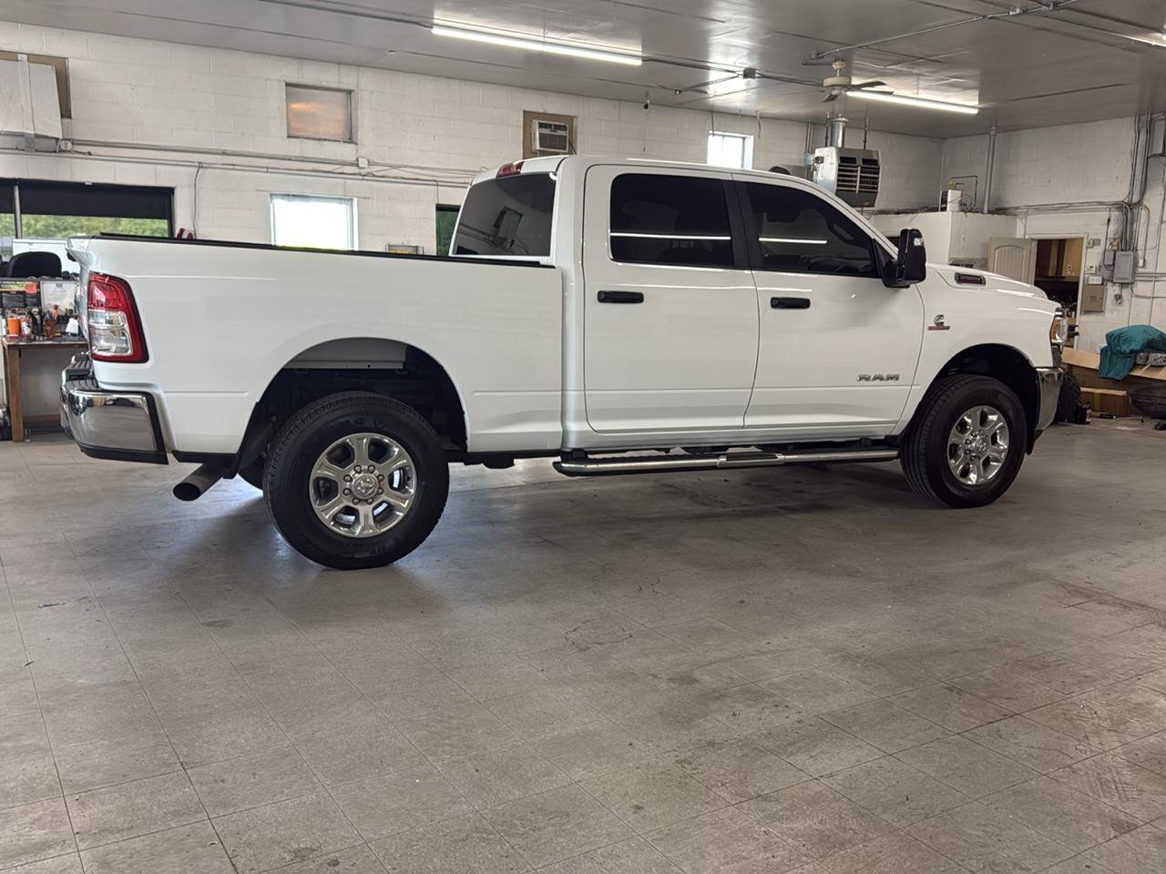 Used 2024 RAM 2500 Big Horn w/ Off Road Package AWD/4WD image 4
