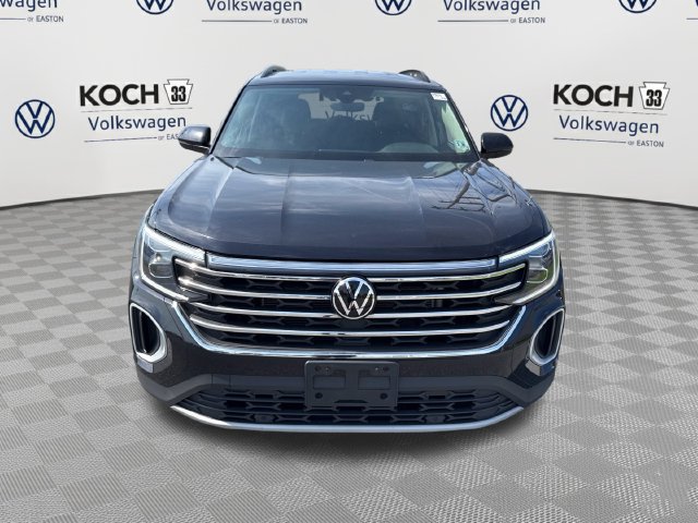 Used 2024 Volkswagen Atlas SE AWD/4WD image 2