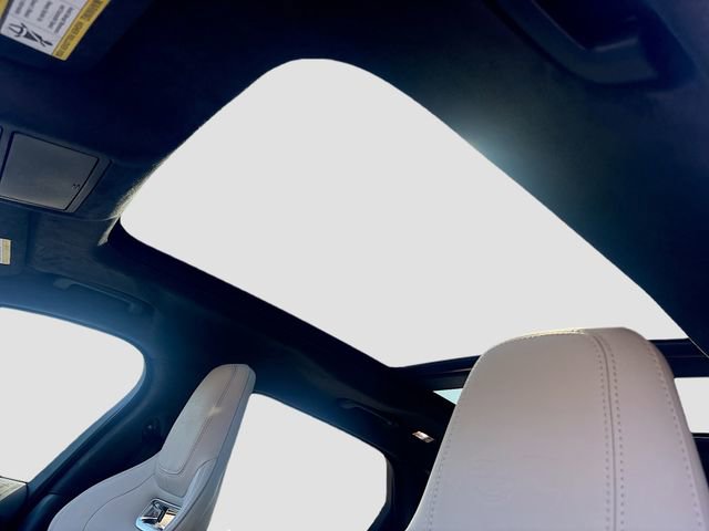 Used 2020 Jaguar F-PACE SVR image 27