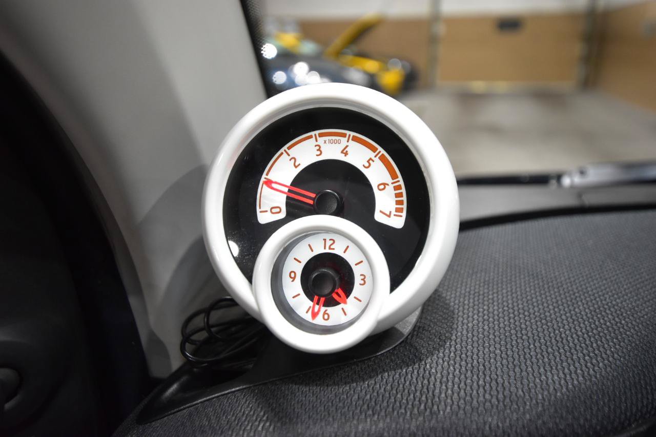 Used 2016 smart fortwo pure RWD image 13