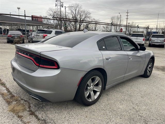 Used 2015 Dodge Charger SXT RWD image 4