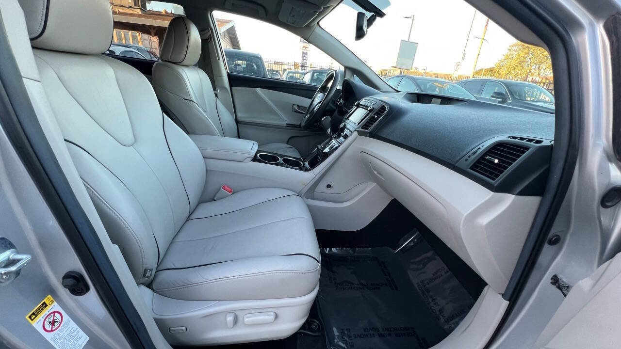 Used 2013 Toyota Venza XLE image 17