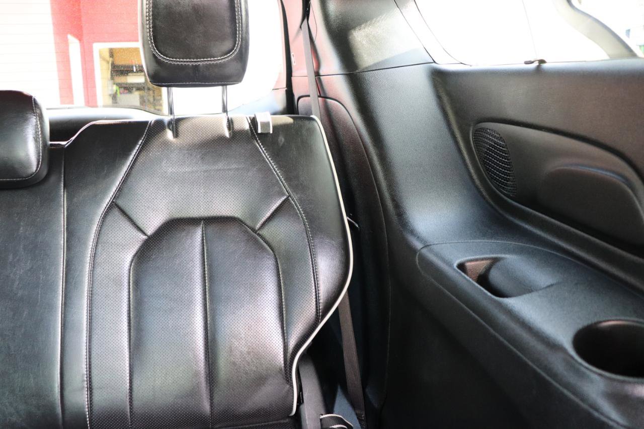 Used 2025 Chrysler Pacifica Limited FWD image 28