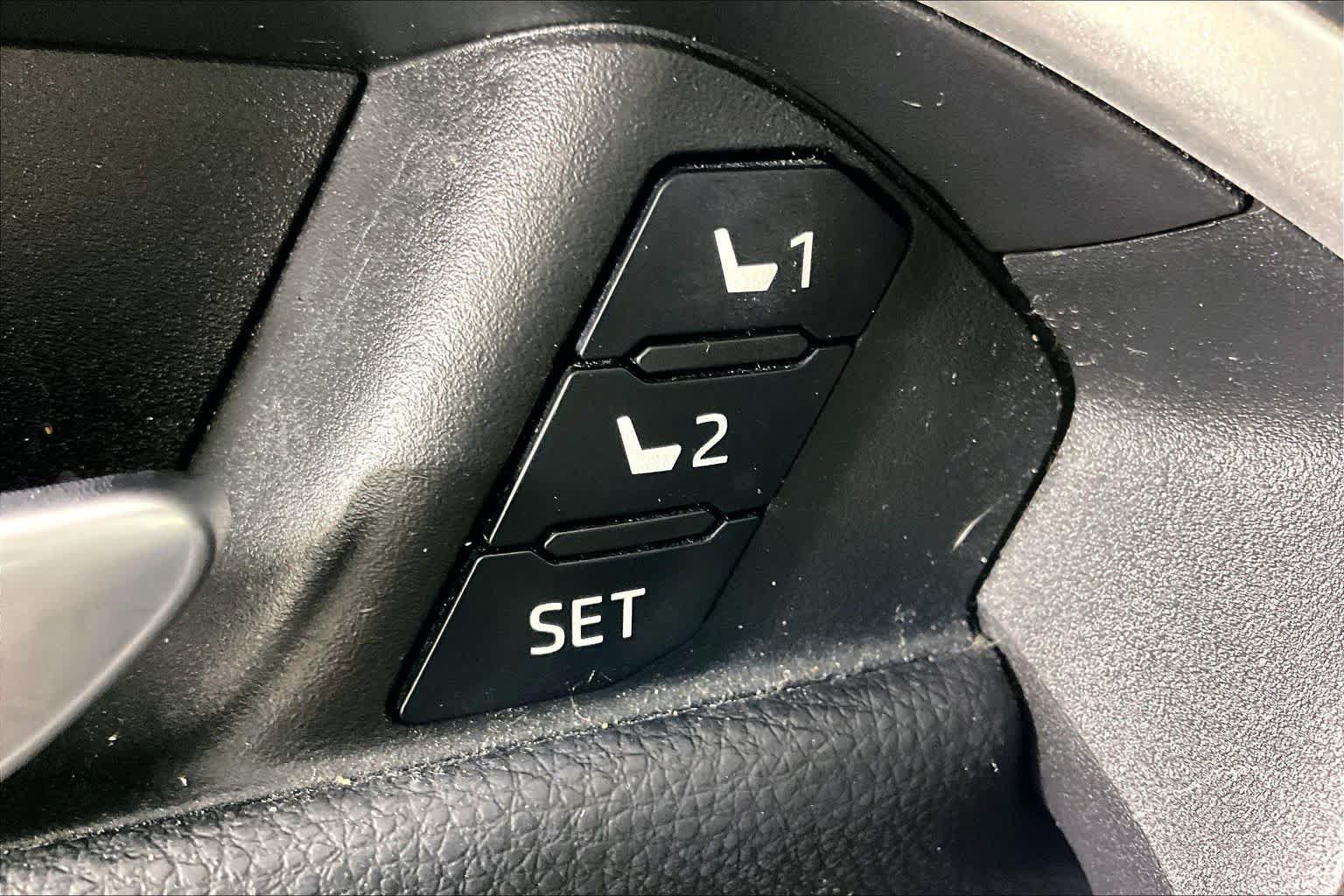 Used 2023 Toyota RAV4 Limited FWD image 34