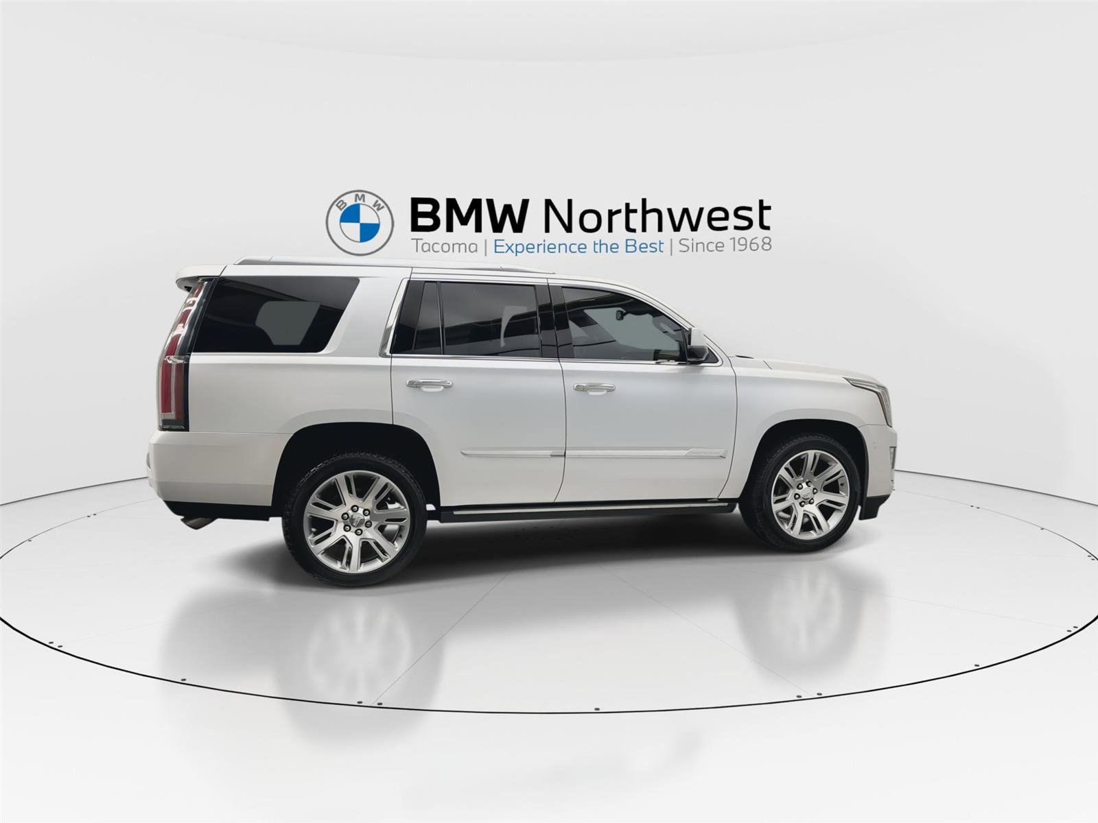 Used 2016 Cadillac Escalade Premium AWD/4WD image 4