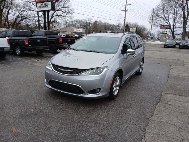 Used 2018 Chrysler Pacifica Limited image 1