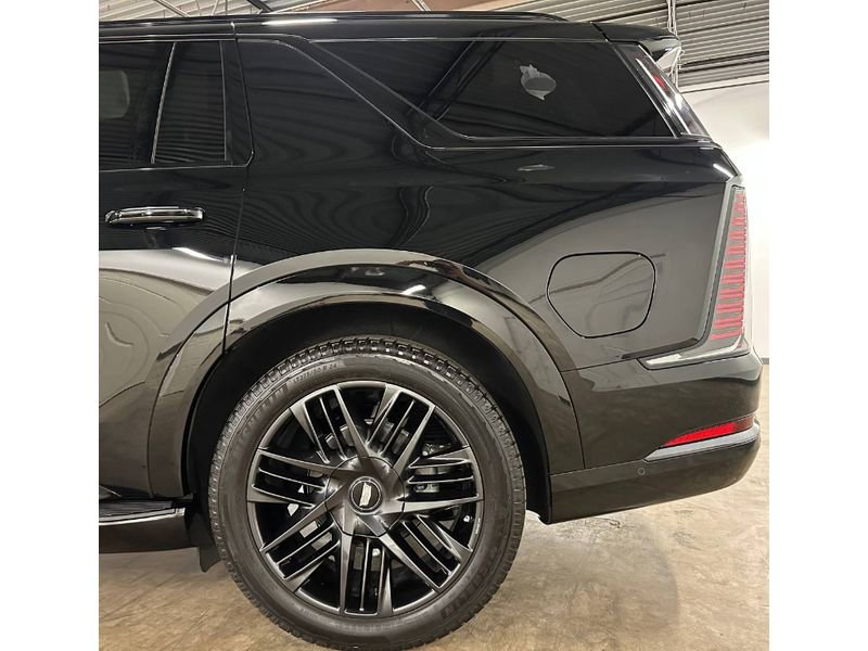 Used 2026 Cadillac Escalade IQL Sport 1 w/ LPO, ONYX Package AWD/4WD image 10