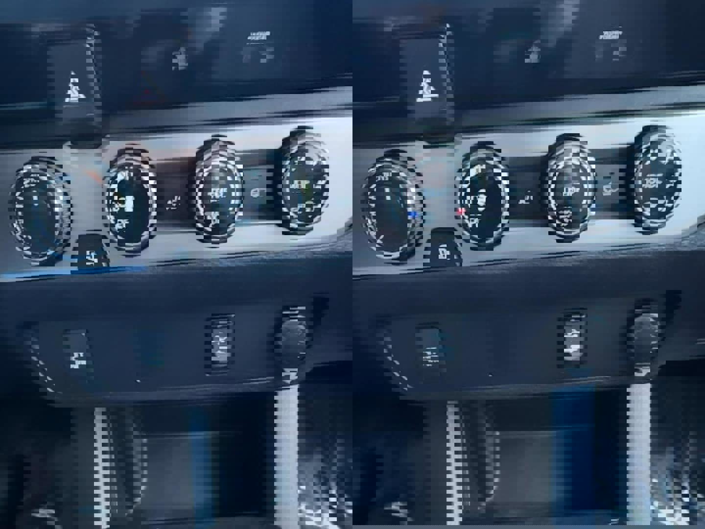 Used 2016 Toyota Tacoma SR5 w/ SR5 Appearance Package (SN) AWD/4WD image 9