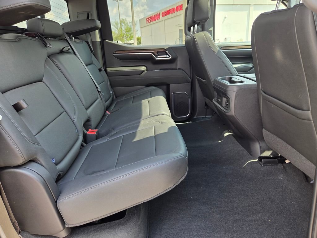 Used 2024 Chevrolet Silverado 1500 LT Trail Boss w/ Convenience Package II image 17