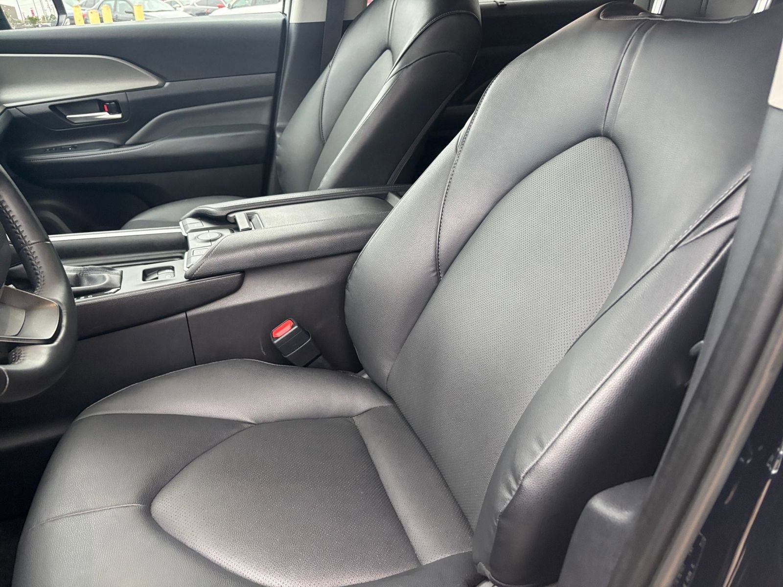 Used 2025 Toyota Grand Highlander FWD image 37