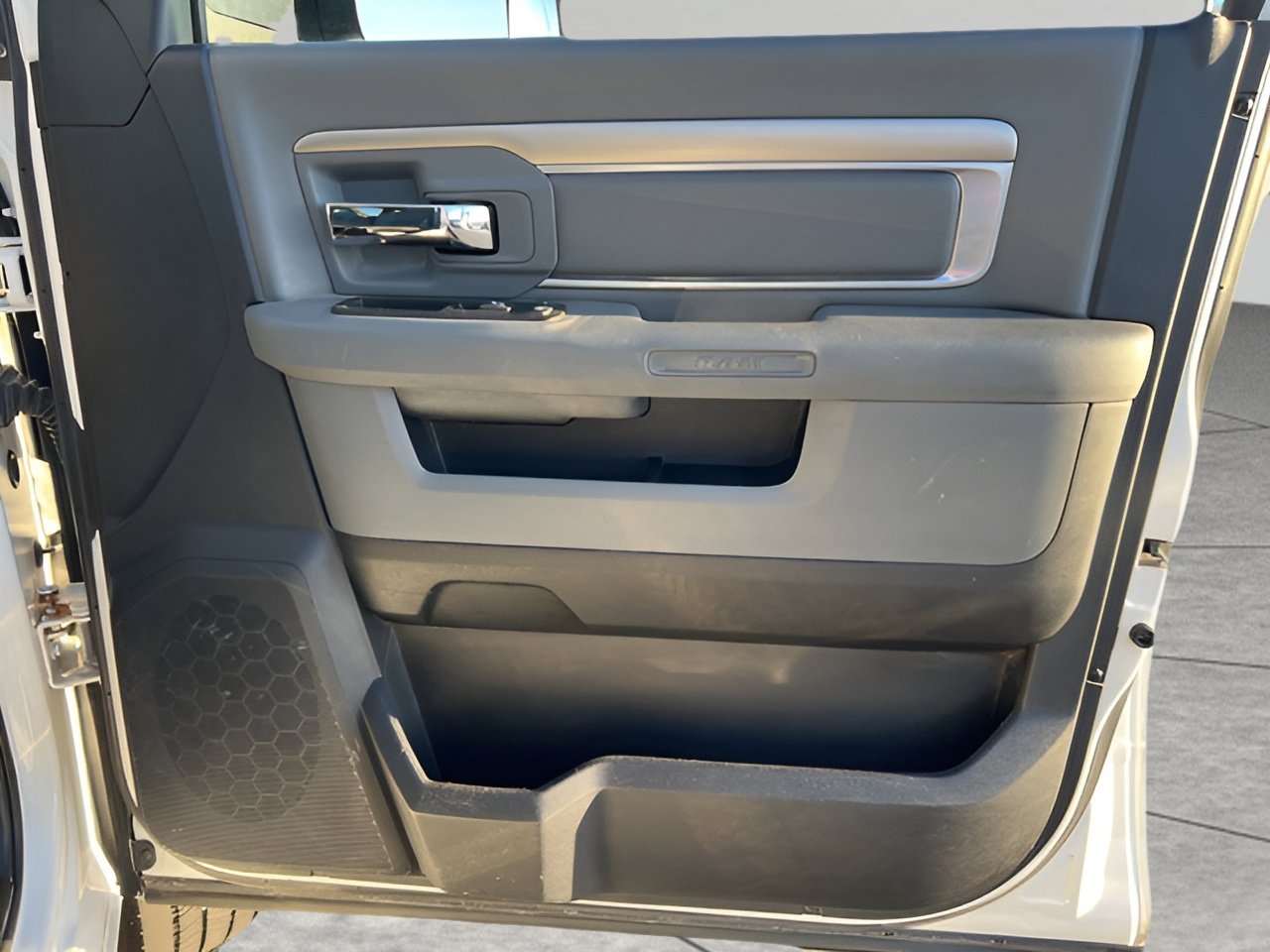 Used 2014 RAM 3500 SLT w/ Protection Group image 36