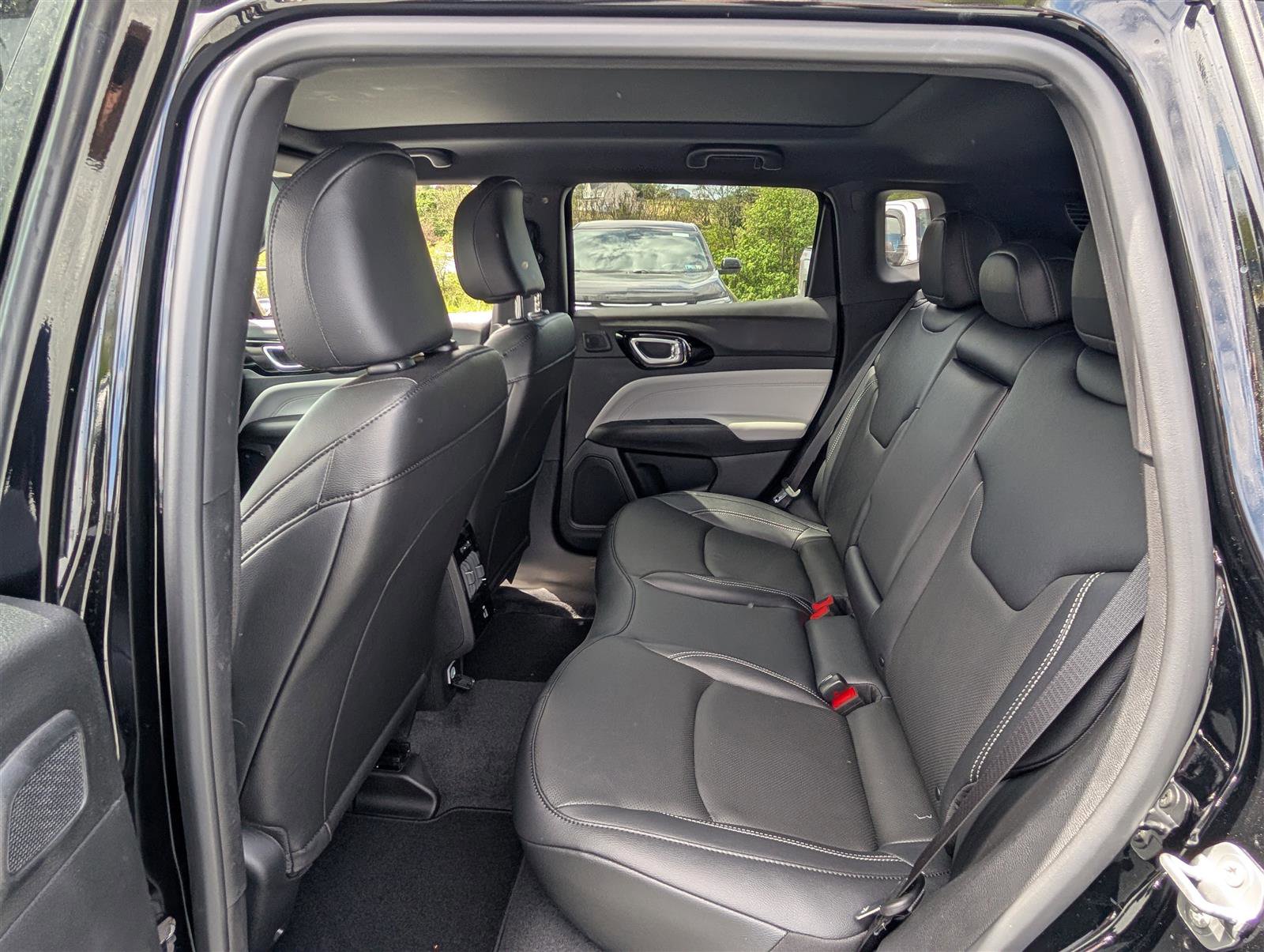 New 2025 Jeep Compass Limited w/ Elite Group AWD/4WD image 9