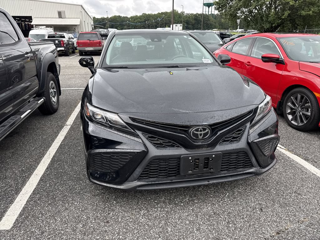 Used 2022 Toyota Camry SE FWD image 3