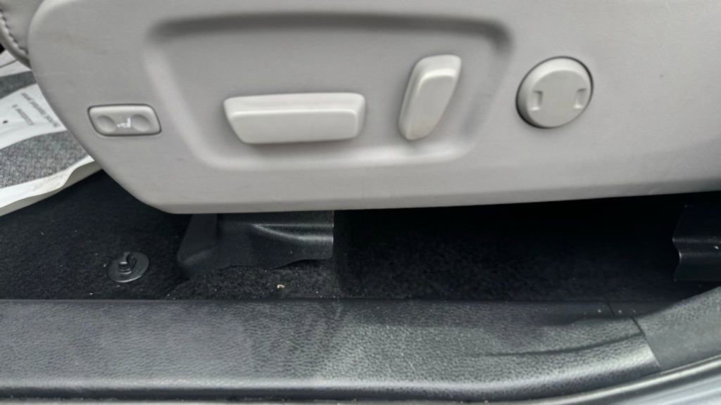 Used 2017 Toyota Highlander XLE AWD/4WD image 17