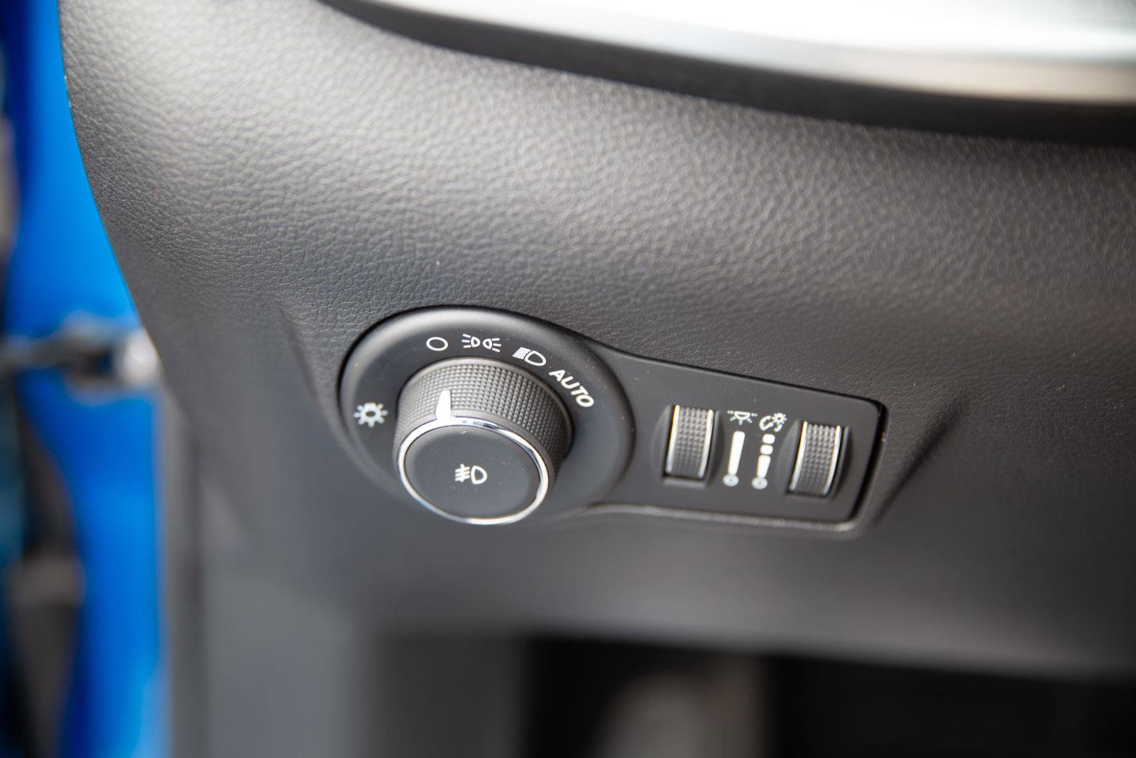 Used 2025 Jeep Compass Limited image 18