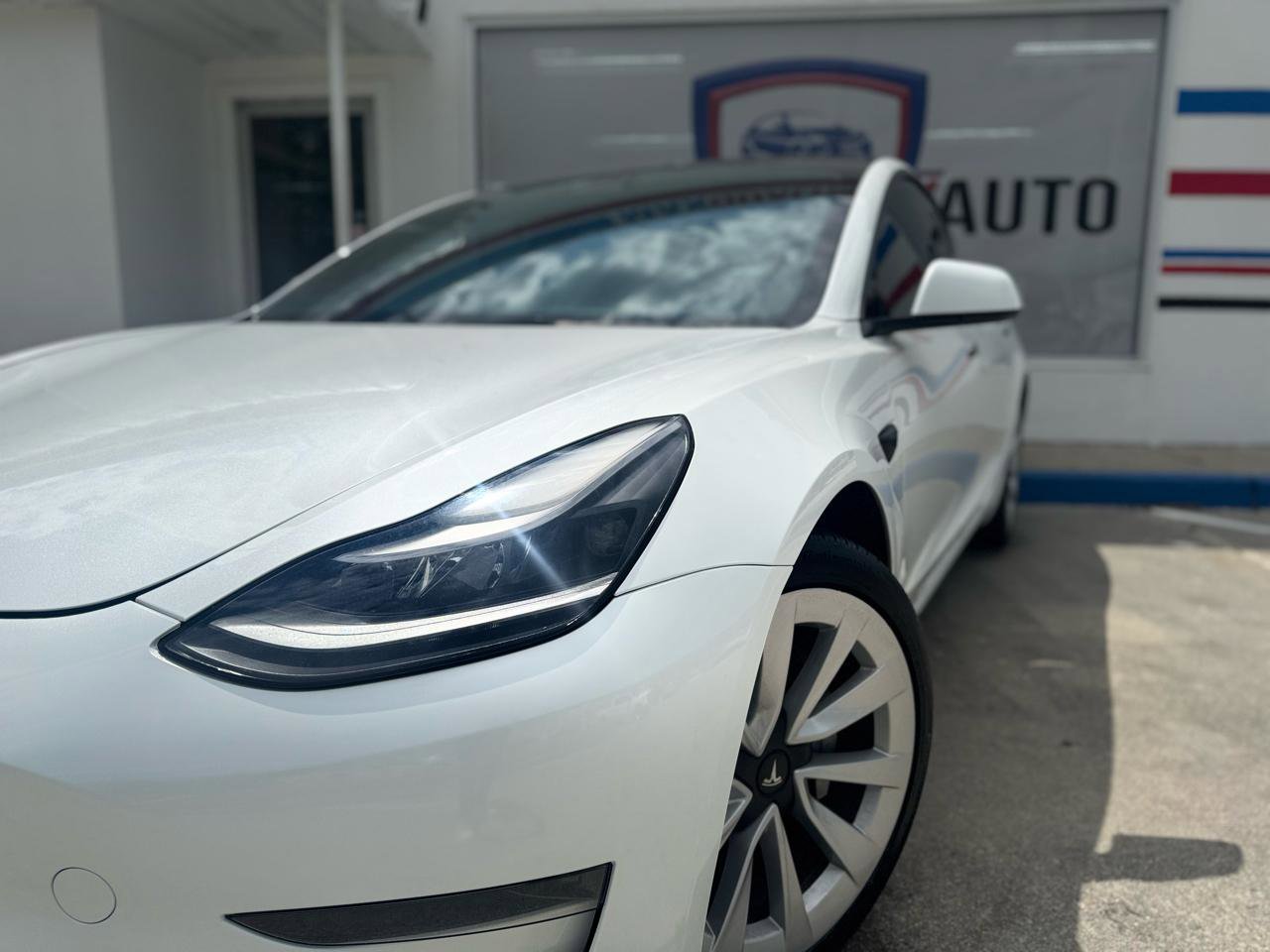 Used 2023 Tesla Model 3 Standard Range RWD image 4