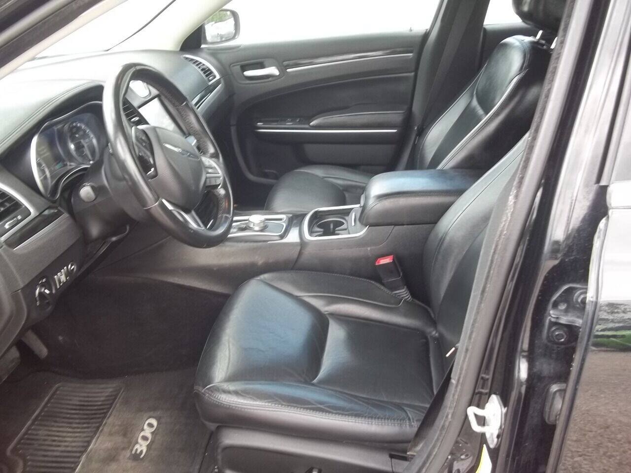 Used 2015 Chrysler 300 Limited RWD image 8