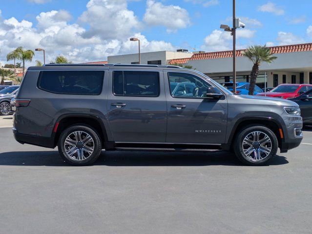 Used 2024 Jeep Wagoneer L Series II w/ Flexible Seating Group AWD/4WD image 4