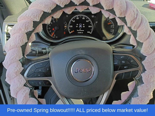 Used 2019 Jeep Grand Cherokee Altitude AWD/4WD image 5