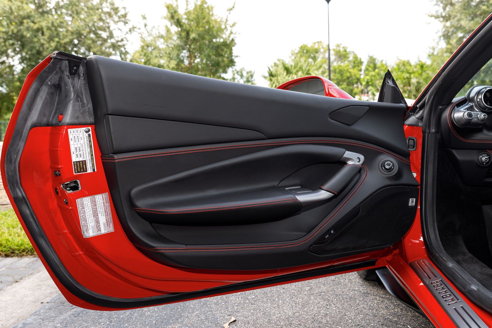 Used 2021 Ferrari F8 Tributo RWD image 27