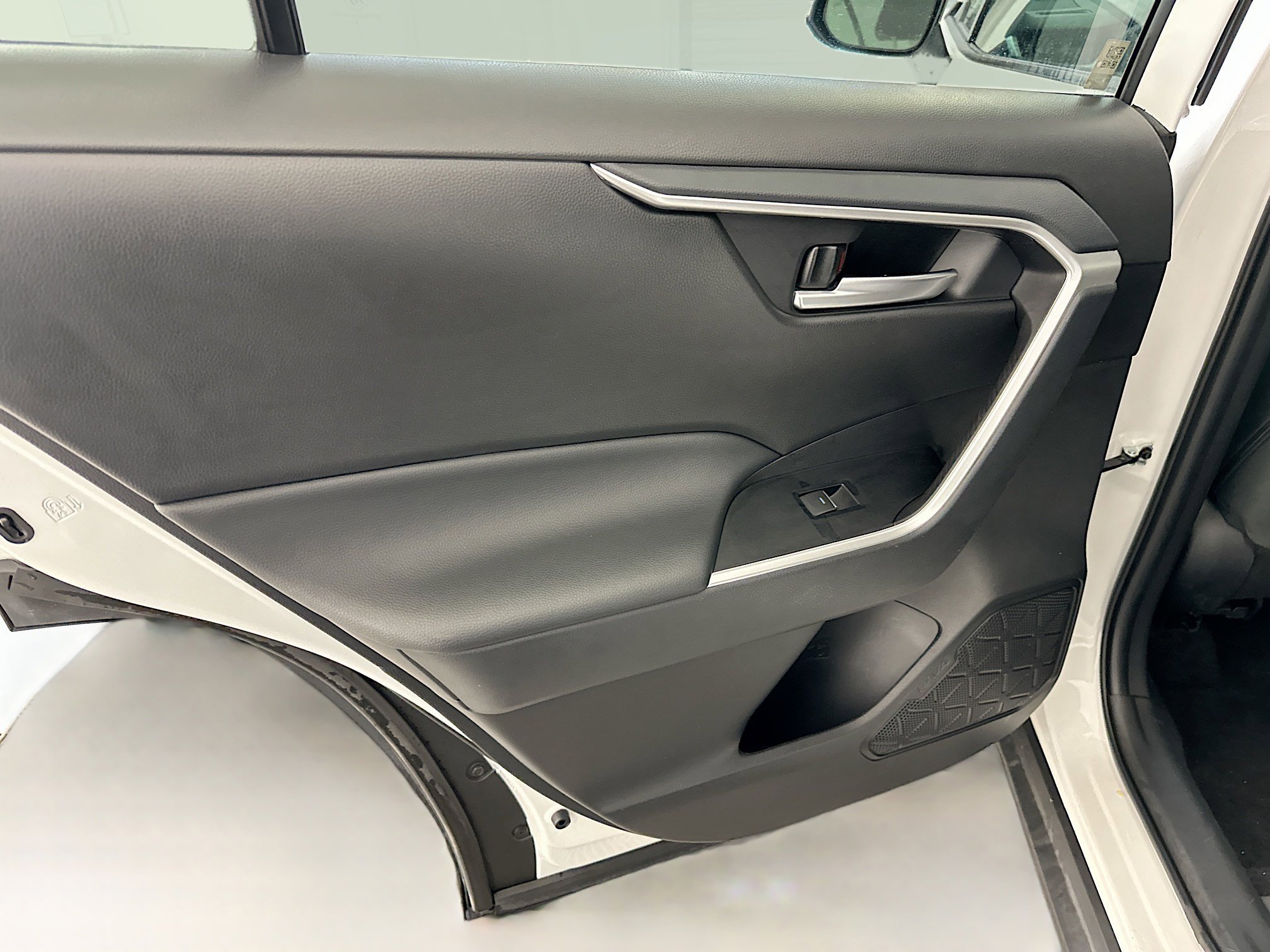 Used 2025 Toyota RAV4 XLE image 28