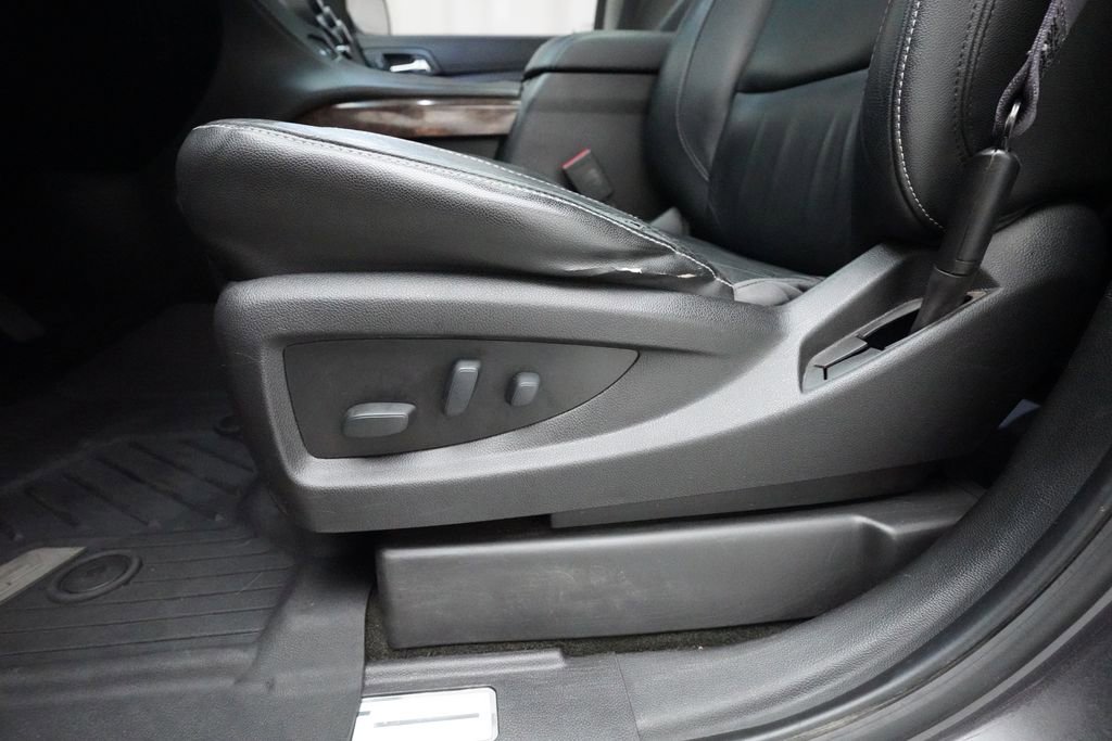 Used 2017 Chevrolet Suburban LT image 30