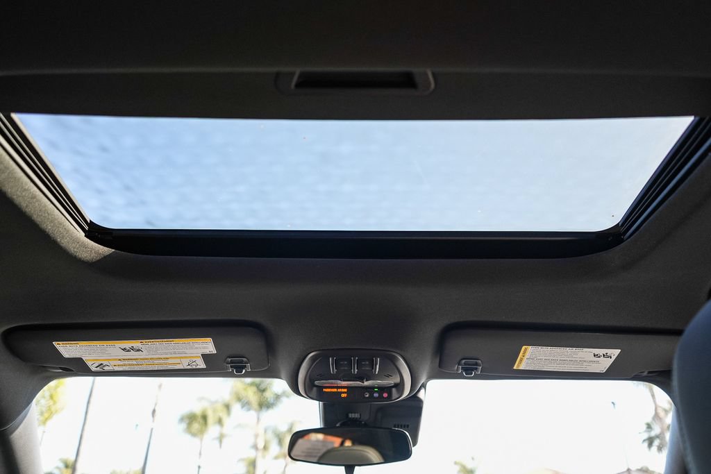 New 2026 Chevrolet Trax RS w/ Sunroof Package FWD image 15