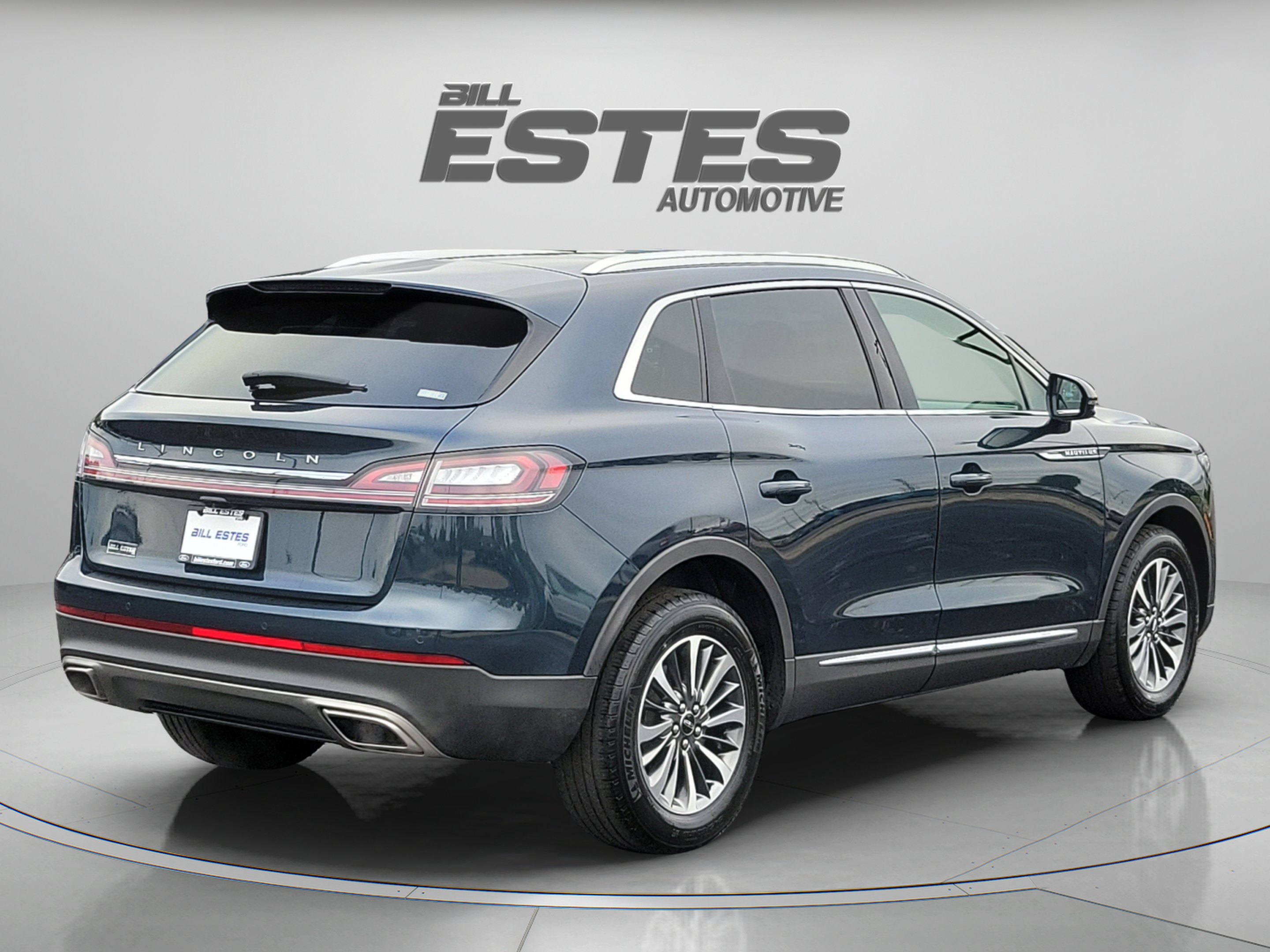 Used 2022 Lincoln Nautilus Reserve w/ Luxury Package FWD image 4