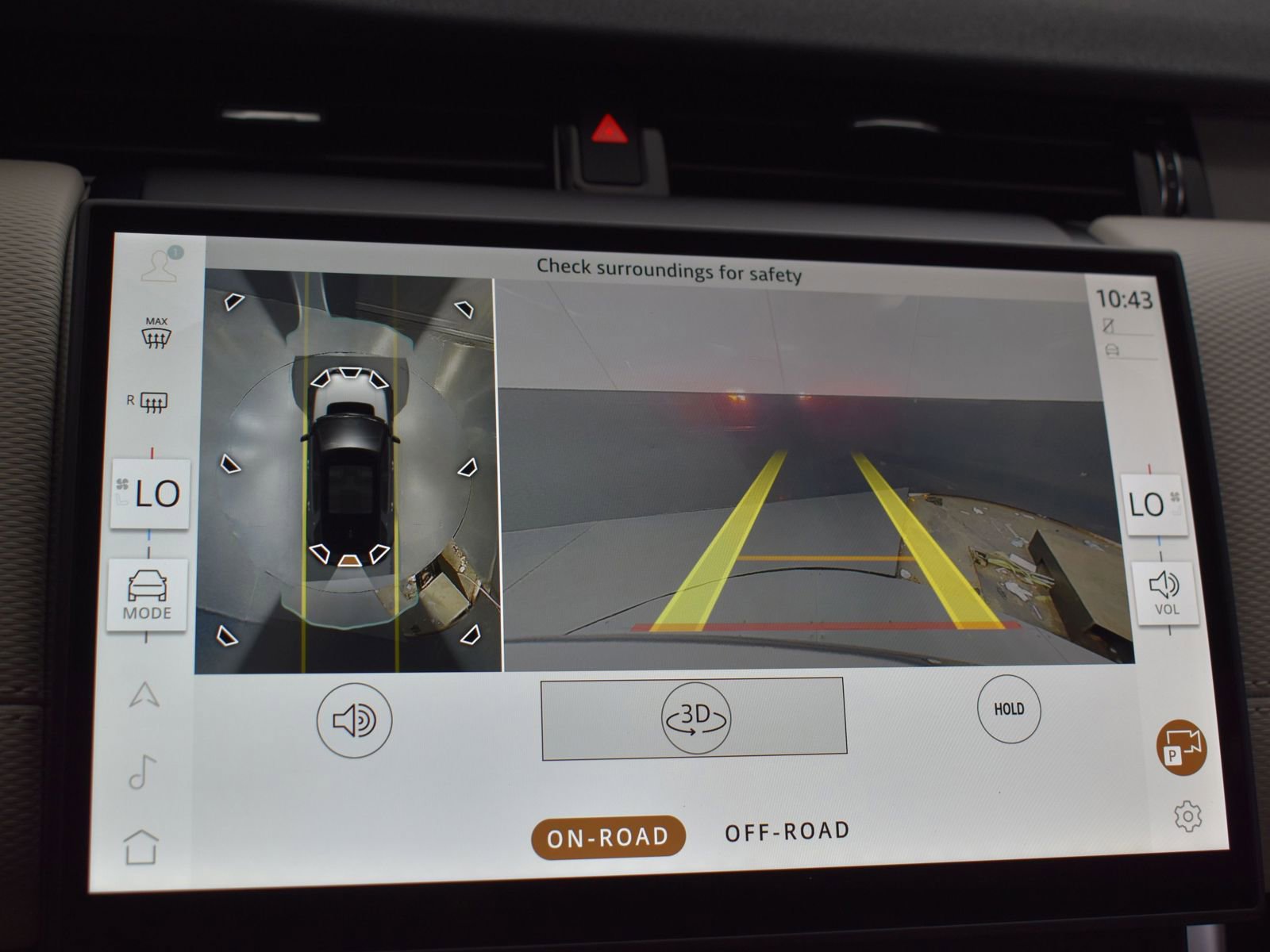 New 2024 Land Rover Discovery Sport Dynamic SE image 15