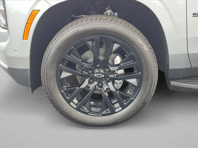 New 2026 Chevrolet Suburban Premier RWD image 9