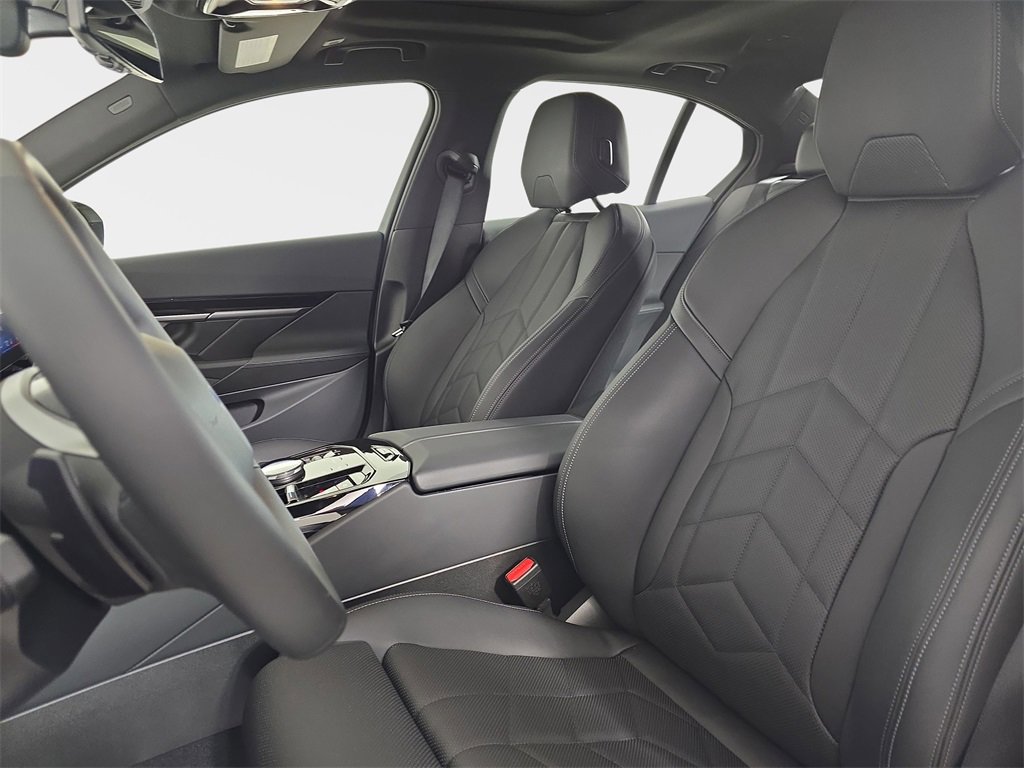 Used 2025 BMW 530i xDrive w/ Premium Package image 18