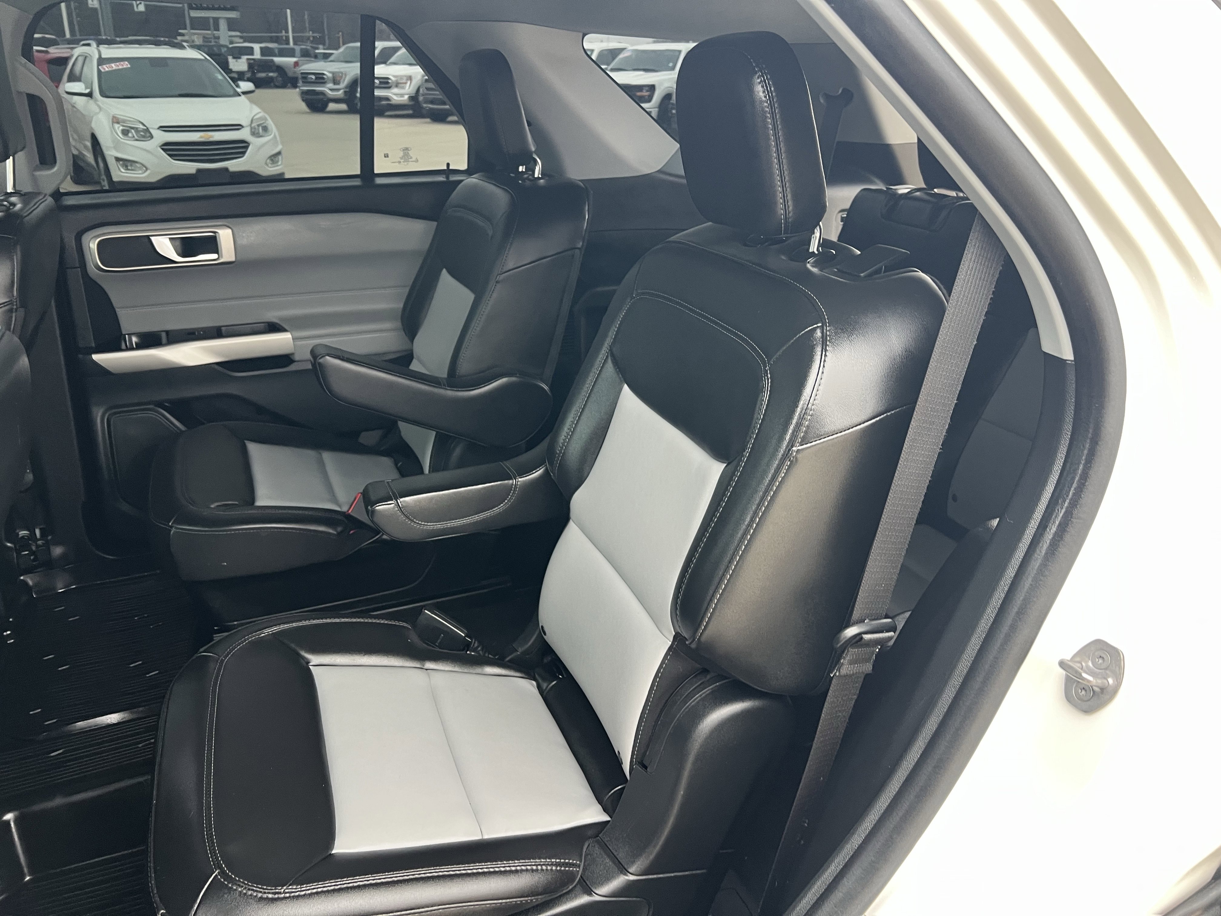 Used 2023 Ford Explorer XLT w/ Equipment Group 202A AWD/4WD image 15