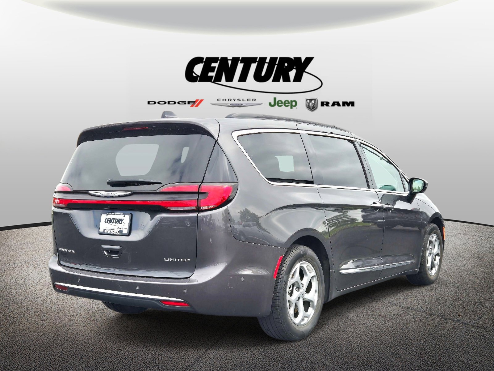 Used 2023 Chrysler Pacifica Limited FWD image 4