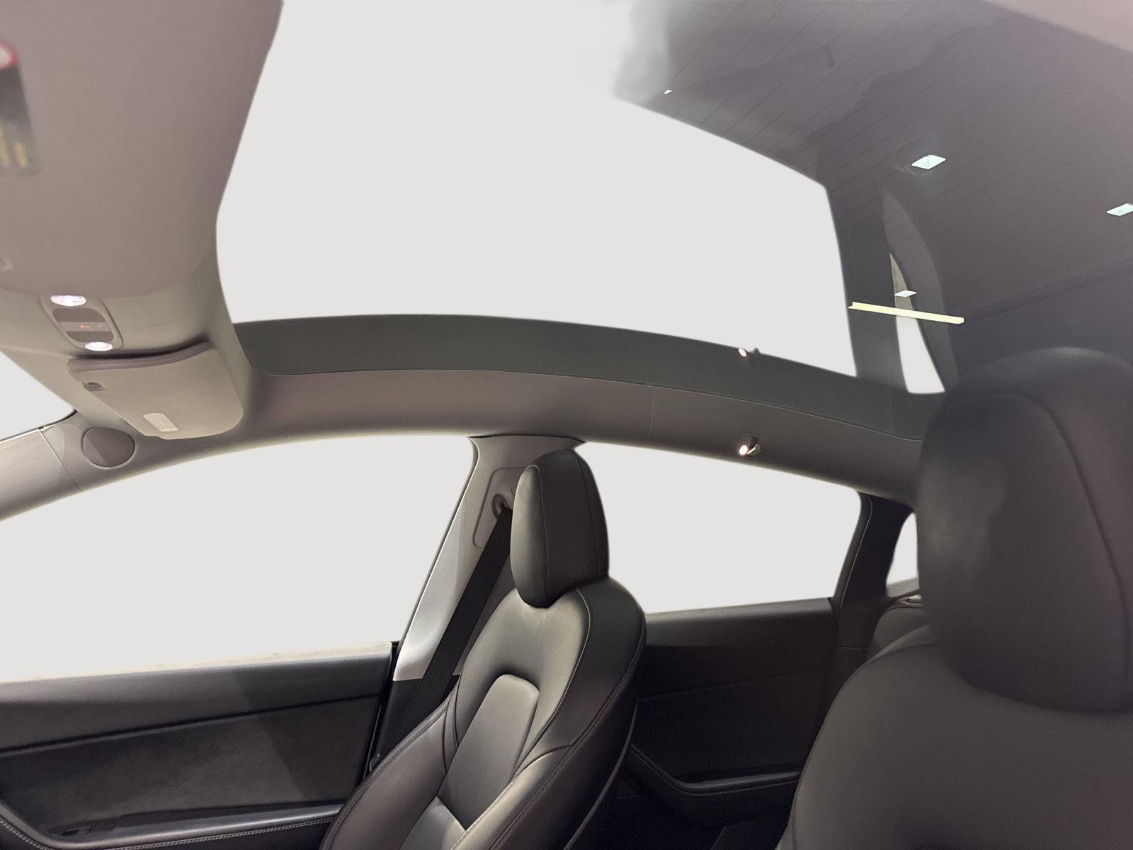 Used 2022 Tesla Model Y Long Range image 18