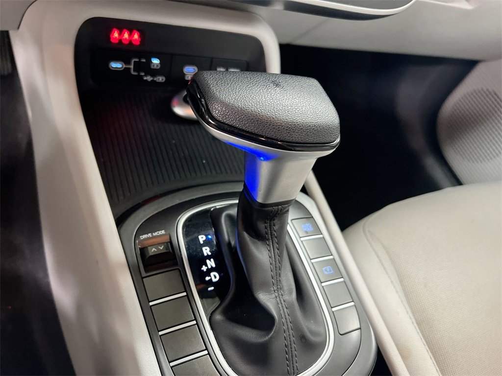 Used 2024 Hyundai Kona SE image 16