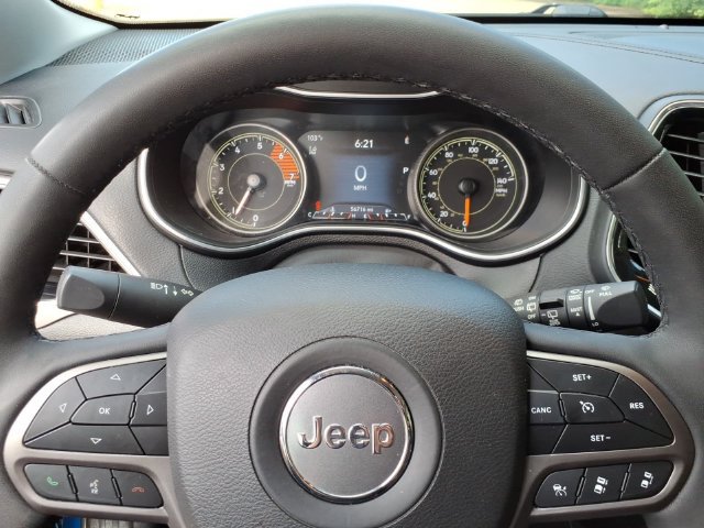 Used 2022 Jeep Cherokee Limited w/ Mopar Interior Package AWD/4WD image 20