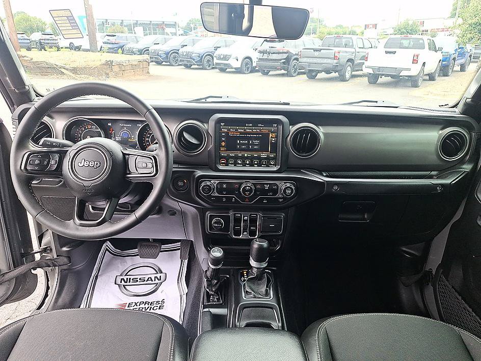 Used 2023 Jeep Gladiator Sport AWD/4WD image 19