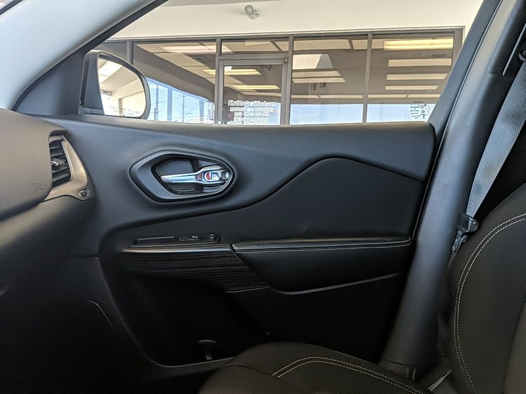 Used 2015 Jeep Cherokee Latitude w/ Cold Weather Group image 19