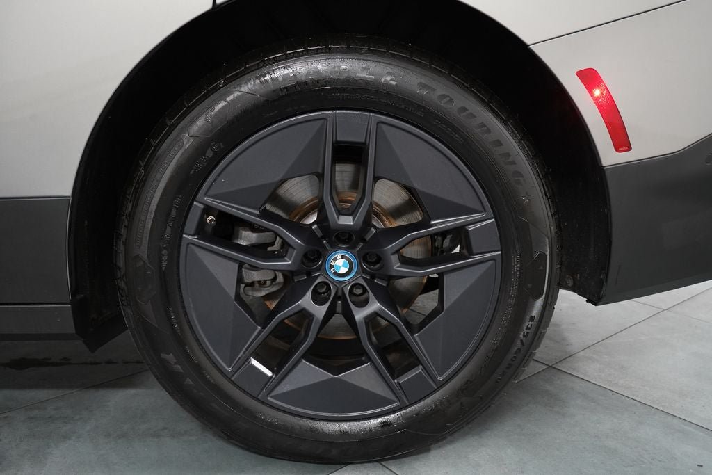 Used 2023 BMW iX xDrive50 AWD/4WD image 33