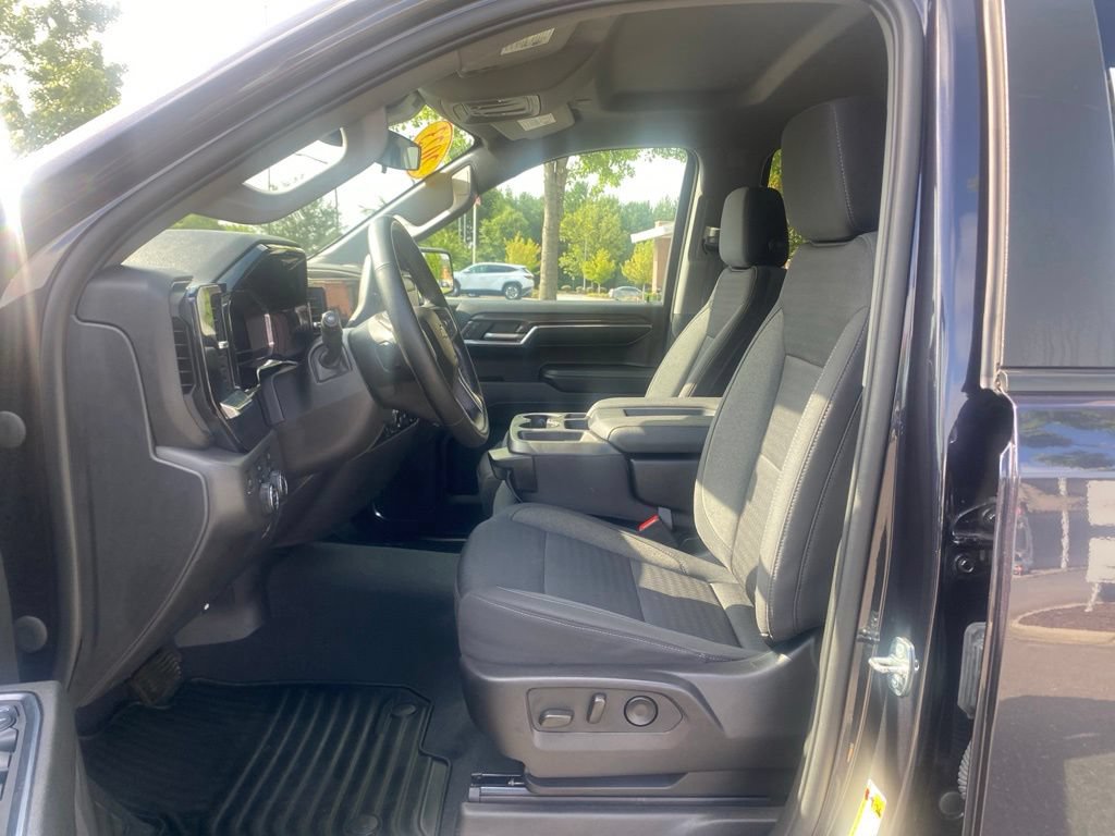 Used 2023 Chevrolet Silverado 1500 LT AWD/4WD image 17