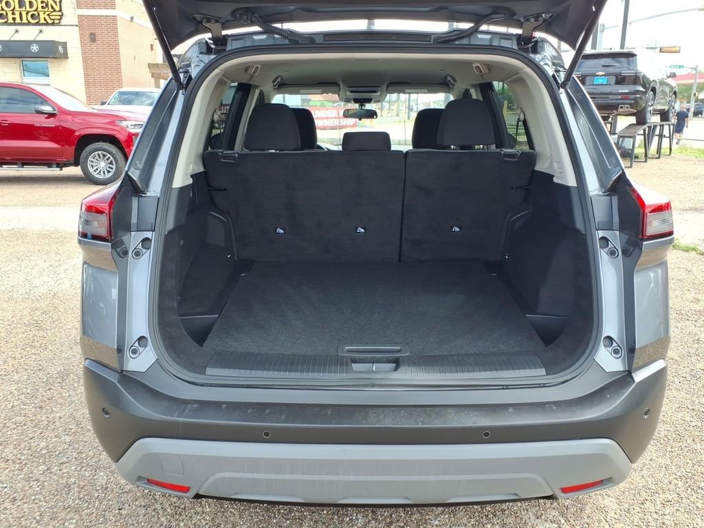 Used 2023 Nissan Rogue SV image 14