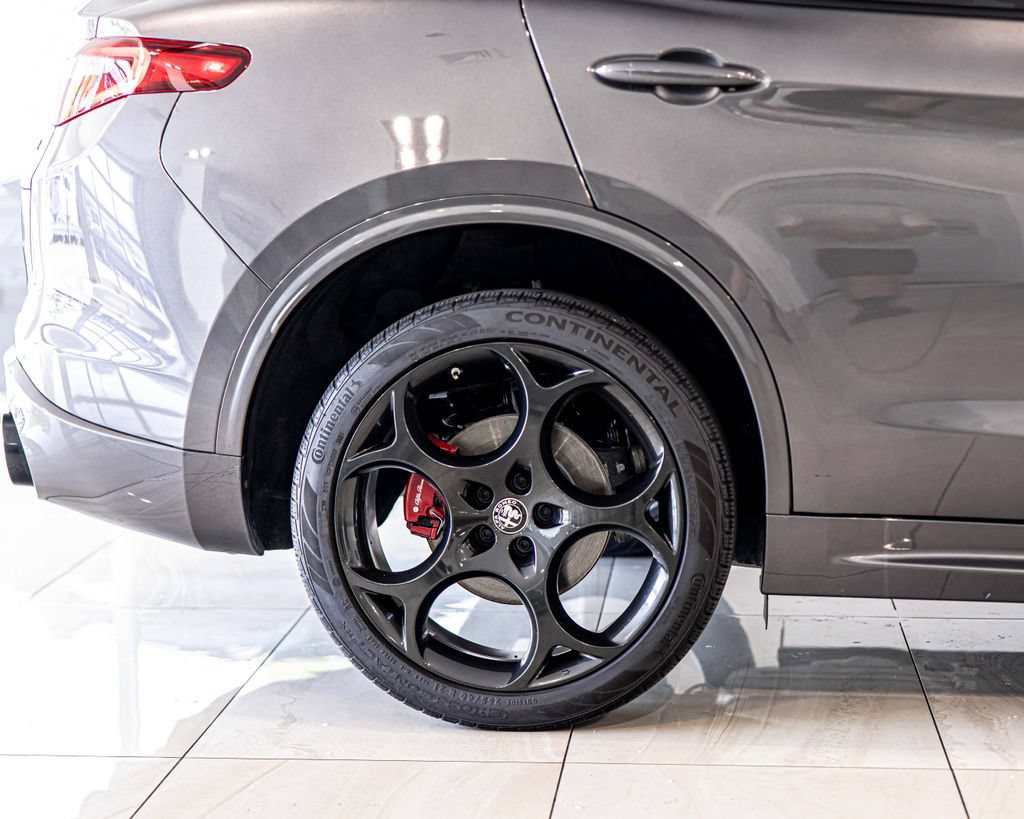 Used 2022 Alfa Romeo Stelvio Veloce AWD/4WD image 11