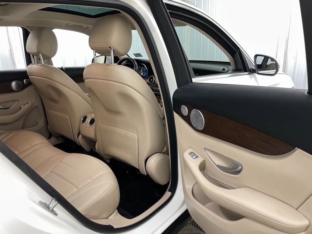 Used 2021 Mercedes-Benz GLC 300 GLC 300 image 40