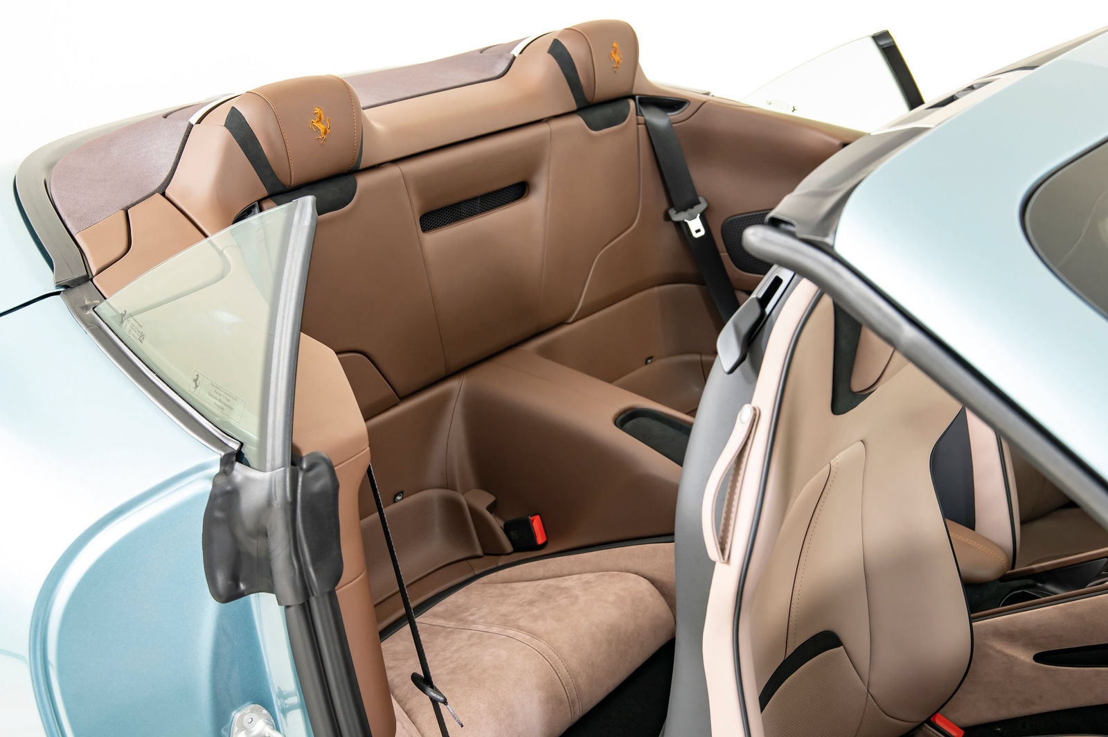 Certified 2025 Ferrari Roma Spider RWD image 37