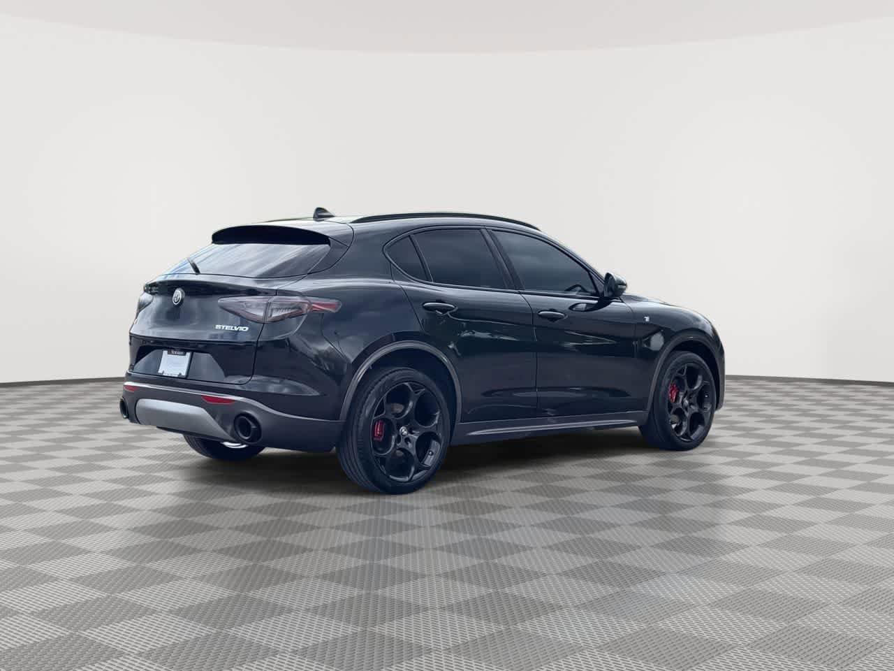 Used 2024 Alfa Romeo Stelvio Ti w/ Performance Driving Package AWD/4WD image 8