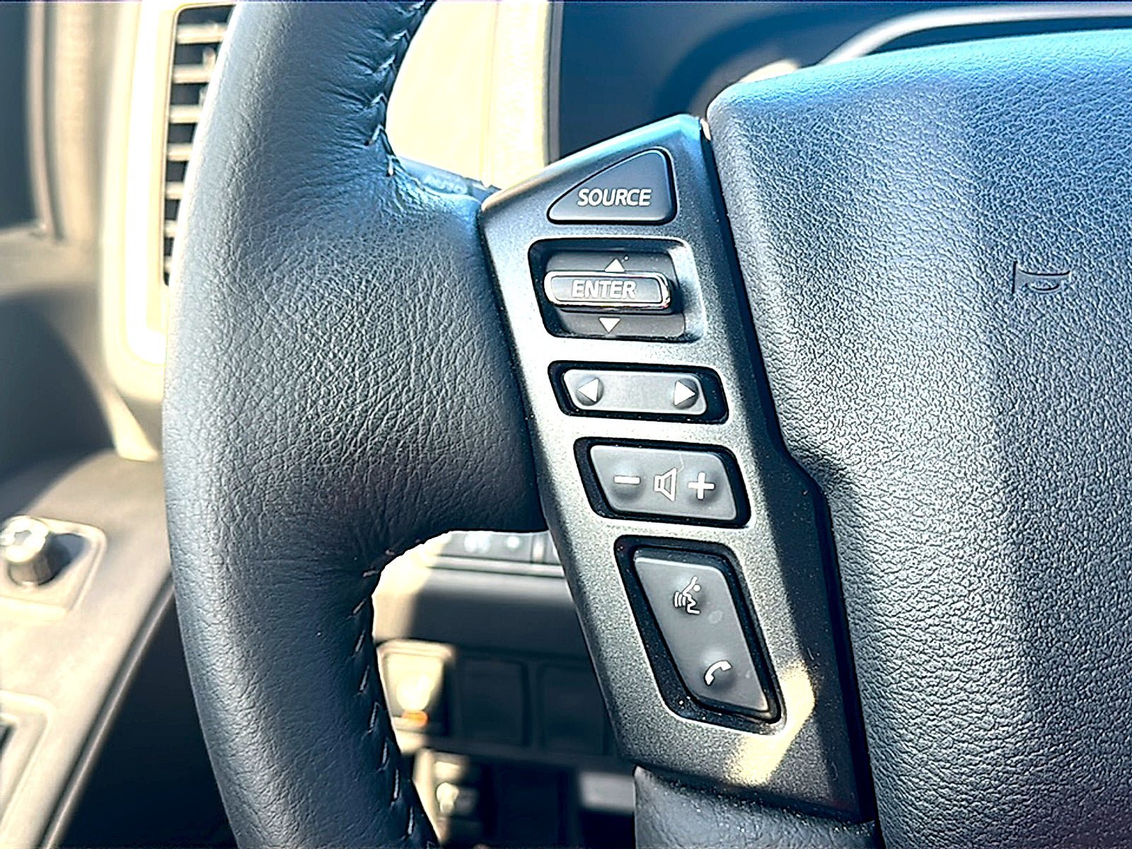 Used 2024 Nissan Frontier SV w/ SV Convenience Package RWD image 29