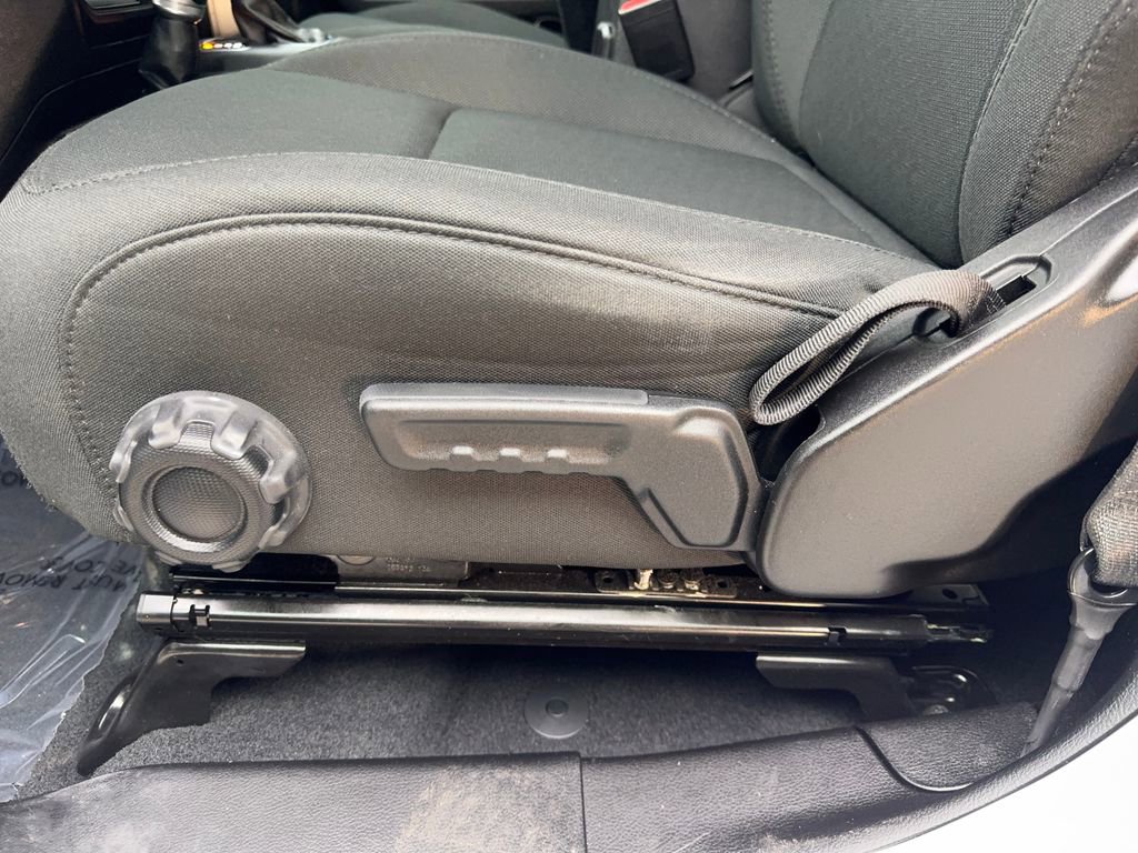 Used 2022 Jeep Wrangler Unlimited Sport image 27