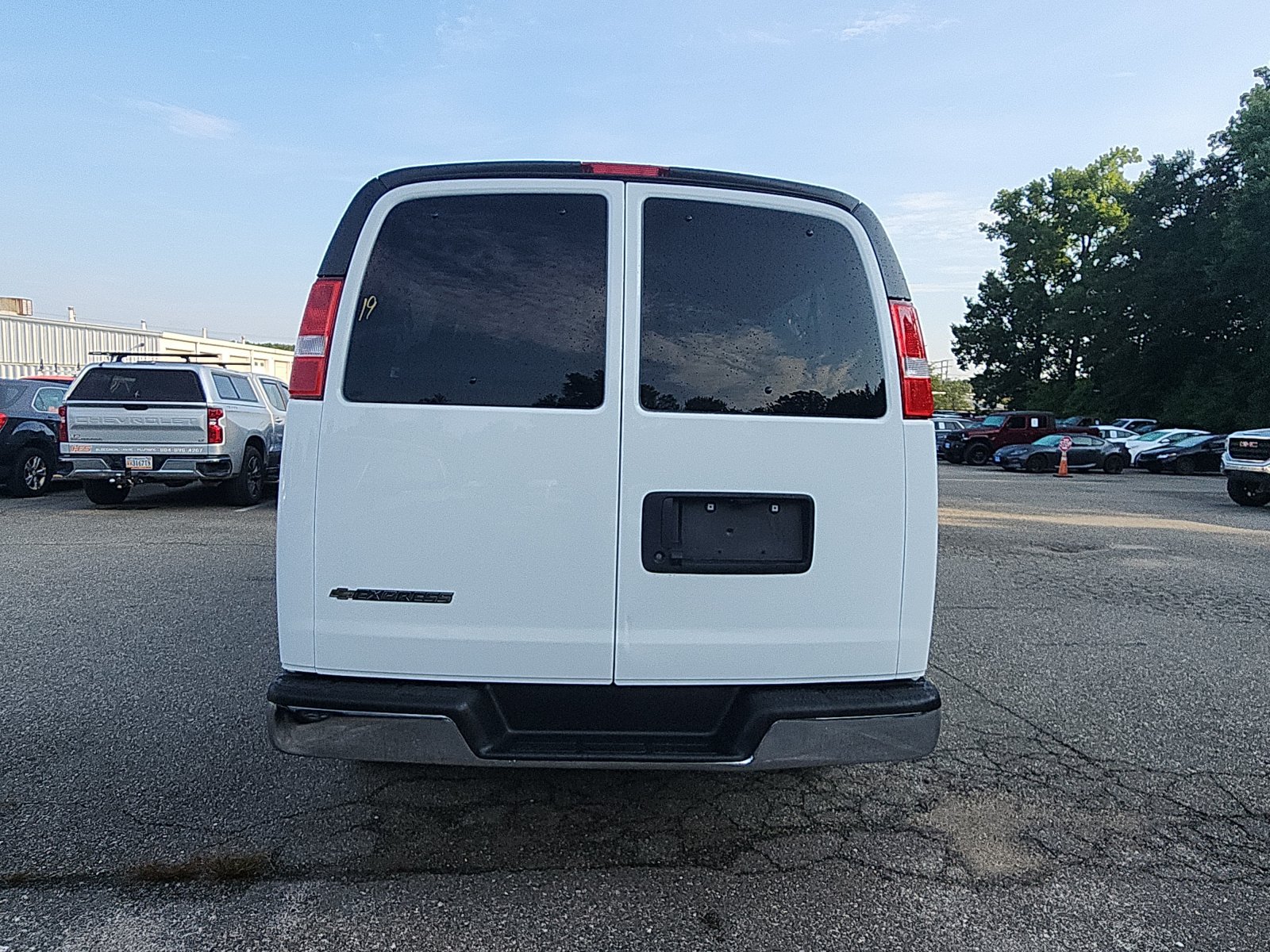 Used 2025 Chevrolet Express 3500 LT w/ LT Preferred Equipment Group RWD image 4