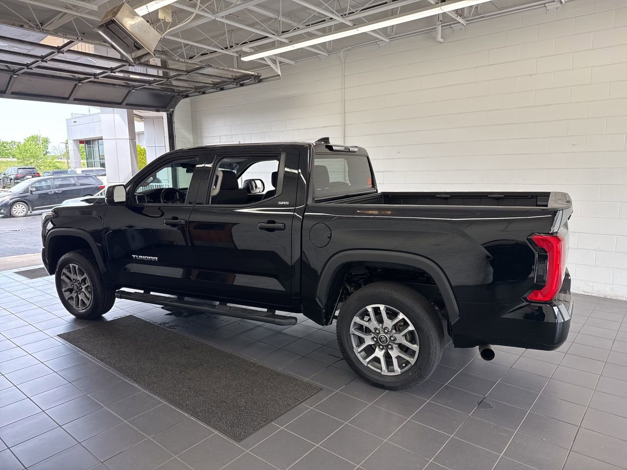 Used 2022 Toyota Tundra SR5 AWD/4WD image 5